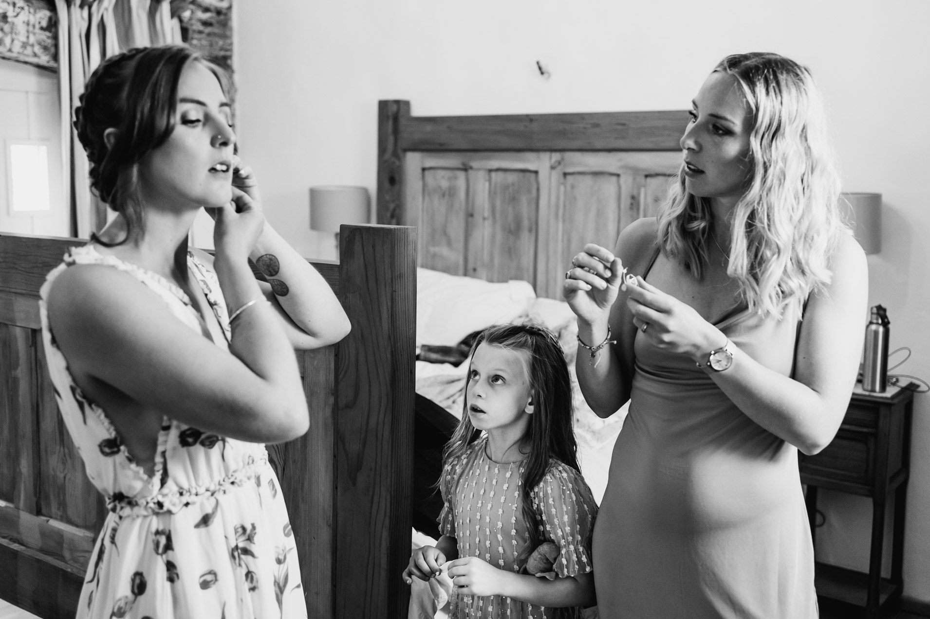 bride gets ready with her sister and neice looking on in awe at wonwood barton